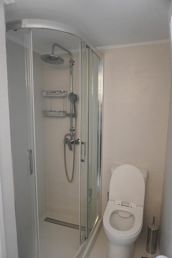 Konstantinos Stylish Brand New Apt In The Heart Of Athene Buitenkant foto