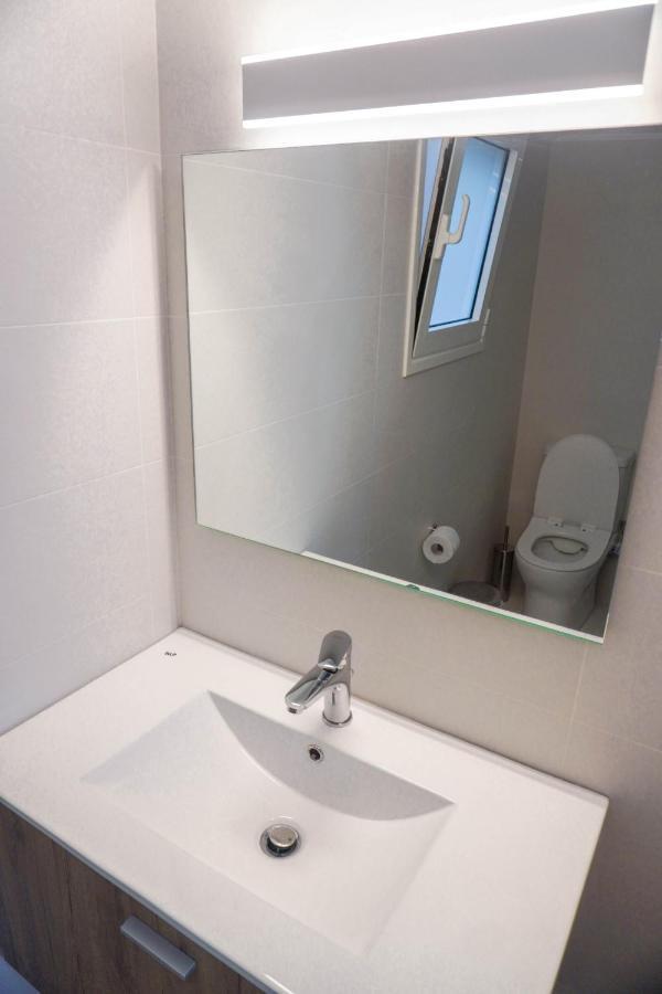 Konstantinos Stylish Brand New Apt In The Heart Of Athene Buitenkant foto